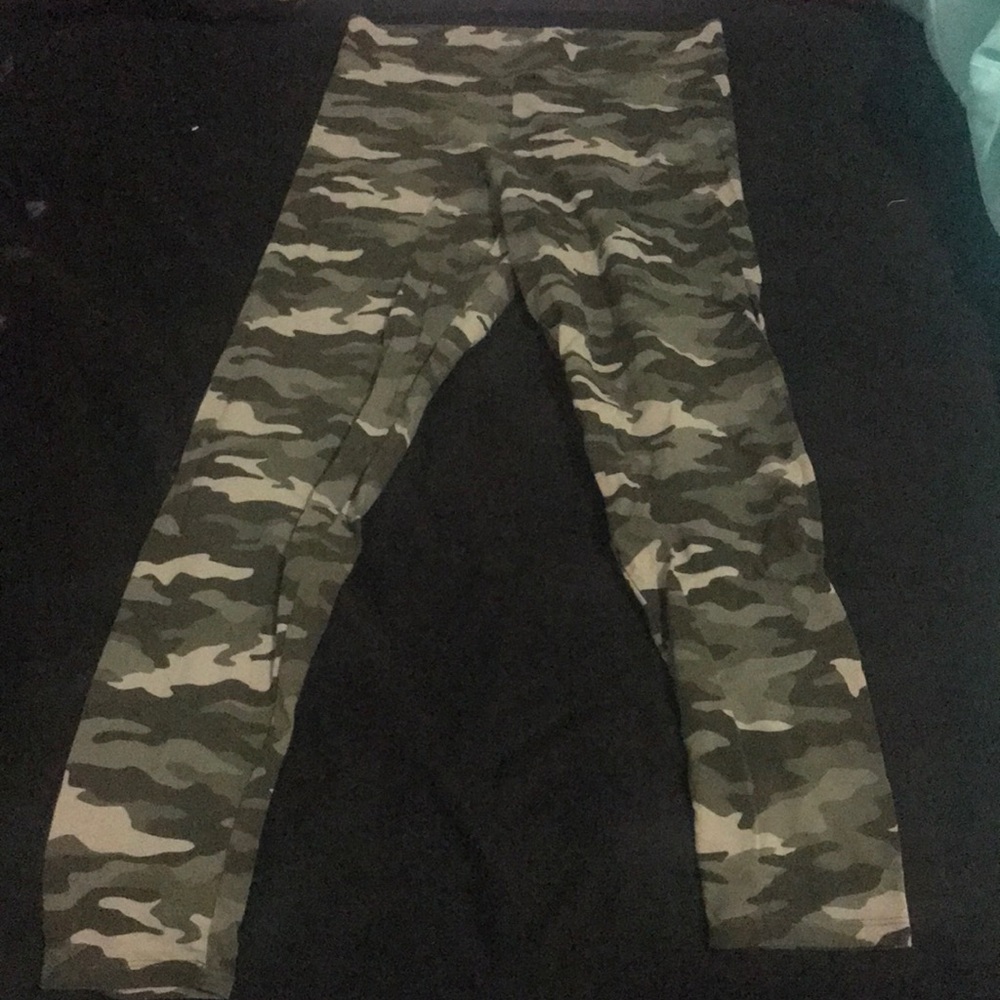 Pink Victoria’s Secret Leggings Camo Size M